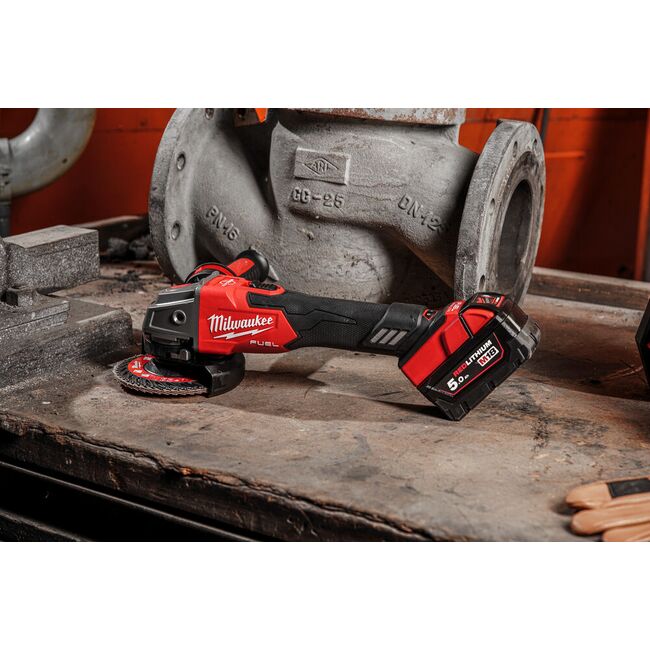 Polizor unghiular 125 mm cu turație variabilă, frânare și comutator culisant M18 FUEL™ Milwaukee M18 FSAGV125XB-0X, 4933478436